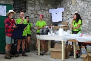 38 Presenta e conduce Eugenio Mandelli